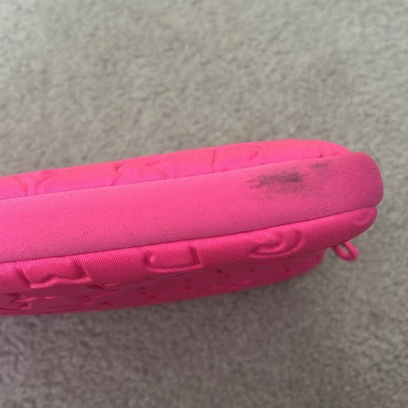 “Marc Jacob’s- Pink Laptop Case” - Picture 12 of 12
